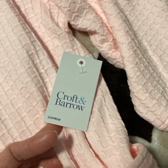 NWT Size M pink waffle Croft and Barrow bathrobe w/ belt and 3/4 length sleeves - Picture 4 of 5